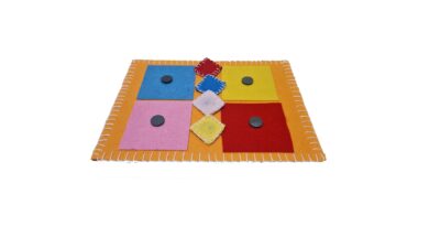 Tavola sensoriale Montessori. Calamite colorate