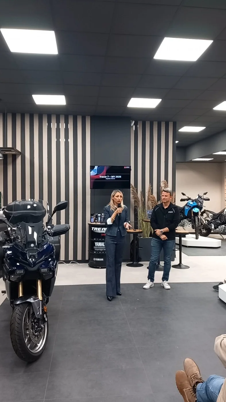 Raffaella Bilotta presenta un modello Yamaha al pubblico