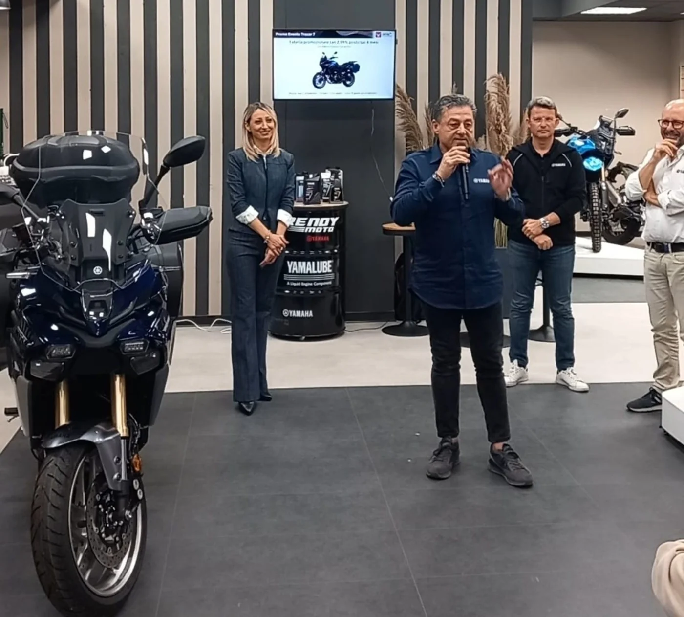 Momento della presentazione Yamaha con ospiti e pubblico